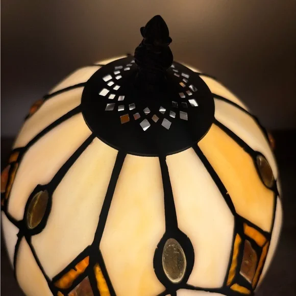 Tiffany style stained glass lamp - Picture 3 of 14